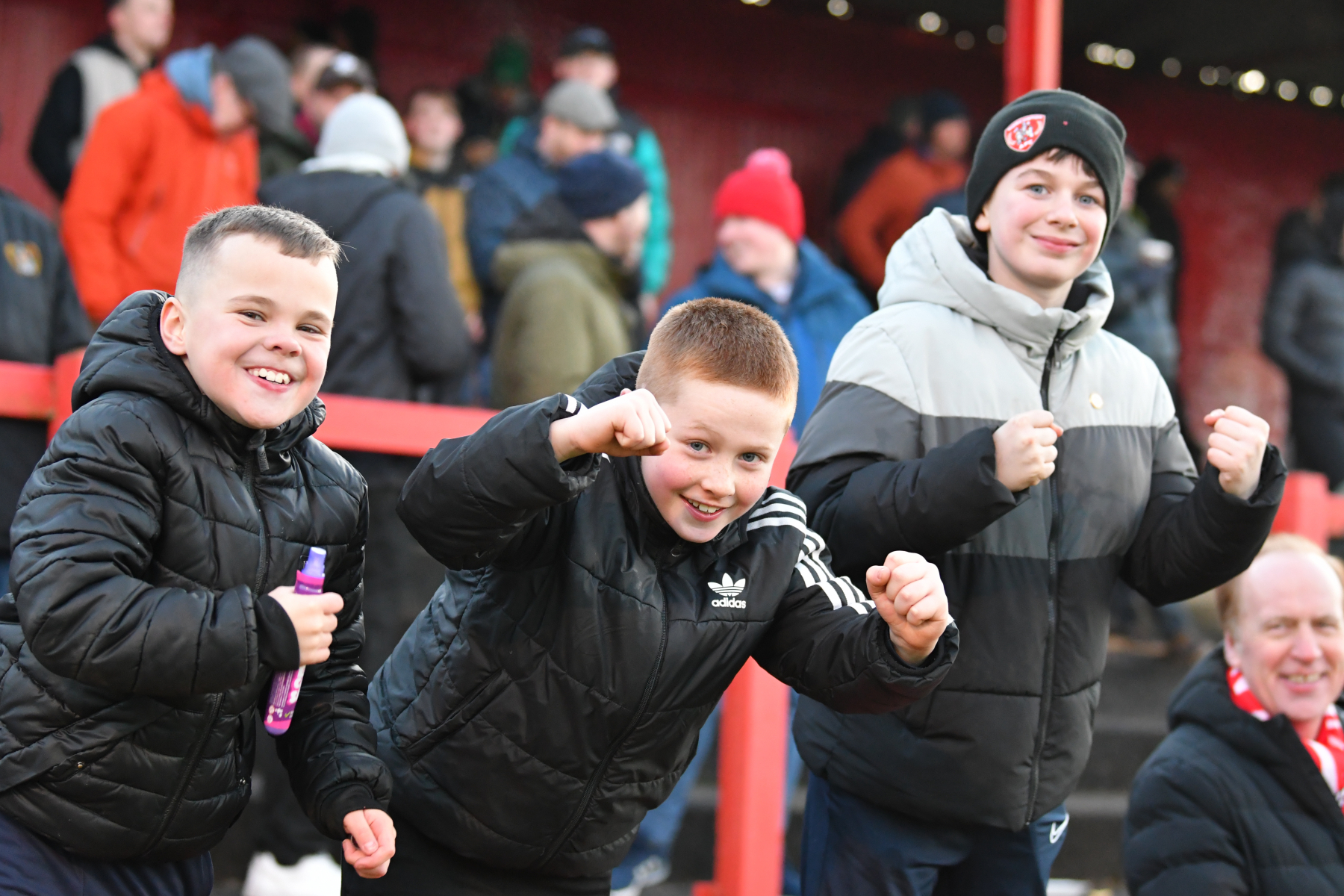 Young-Reds-supporters-celebrate-Sam-Smuths-goal-Ben-Challis